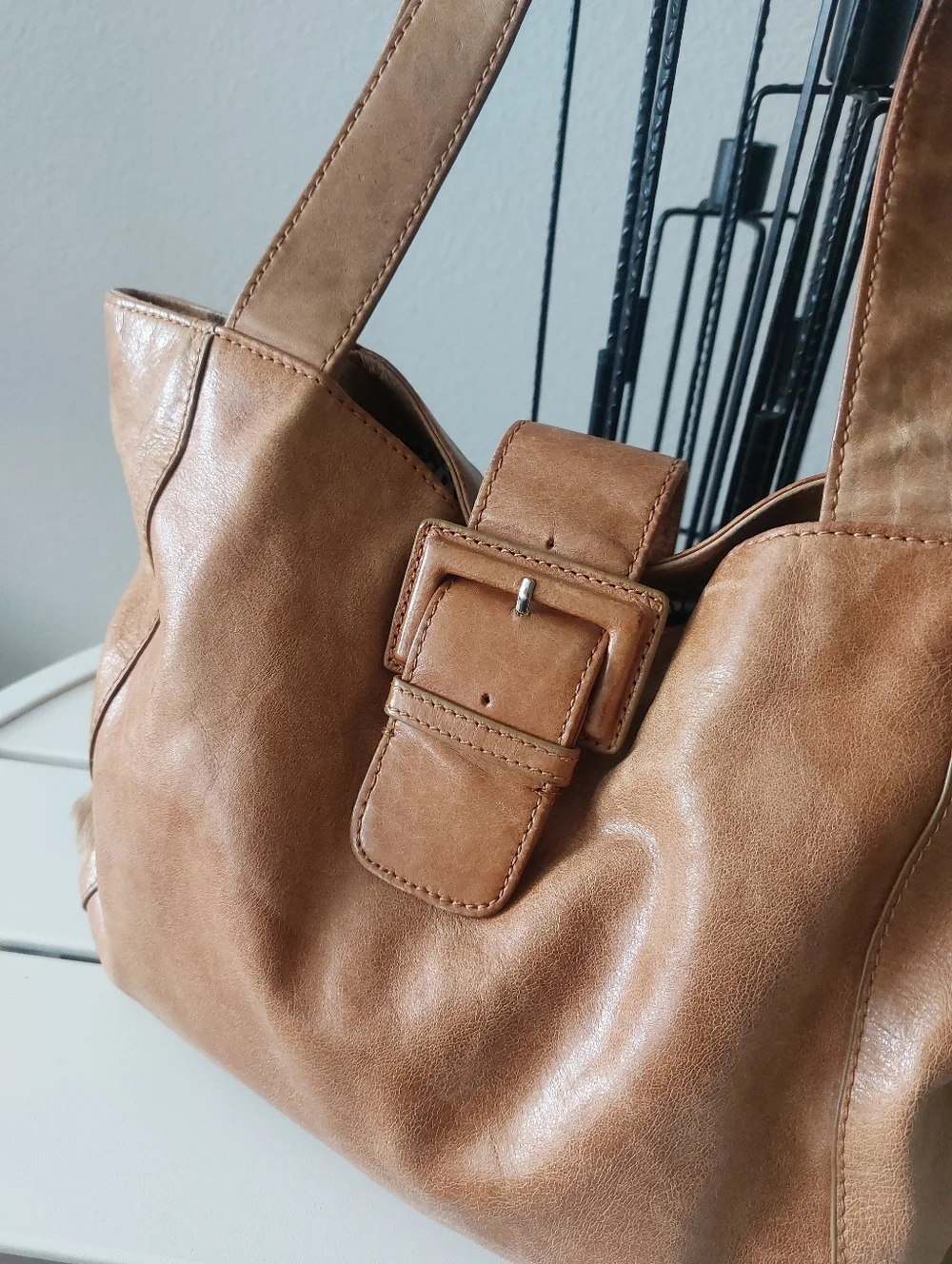 "Hobo The Original " Classic Tan Leather Shoulder Bag with Buckle Detail - Picture 8 of 10